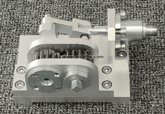 齿轮传动式偏心滑块组织